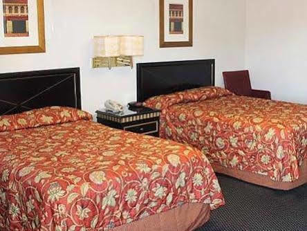 Golden Wheat Budget Host Inn Junction City Exterior photo